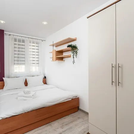 Osiedle Na Lotnisku Comfort Apartmán